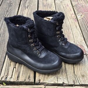 FitFlop Mikluk III Suede Booties, Womens 9US